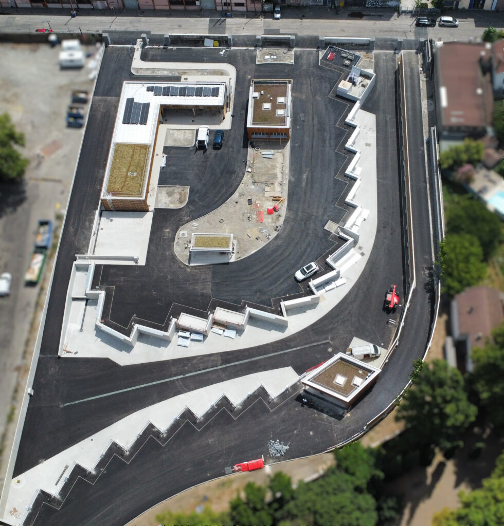 Projet d'ingénierie durable : réaménagement du site Jacquard à Grenoble avec création de pôles de gestion des déchets.
