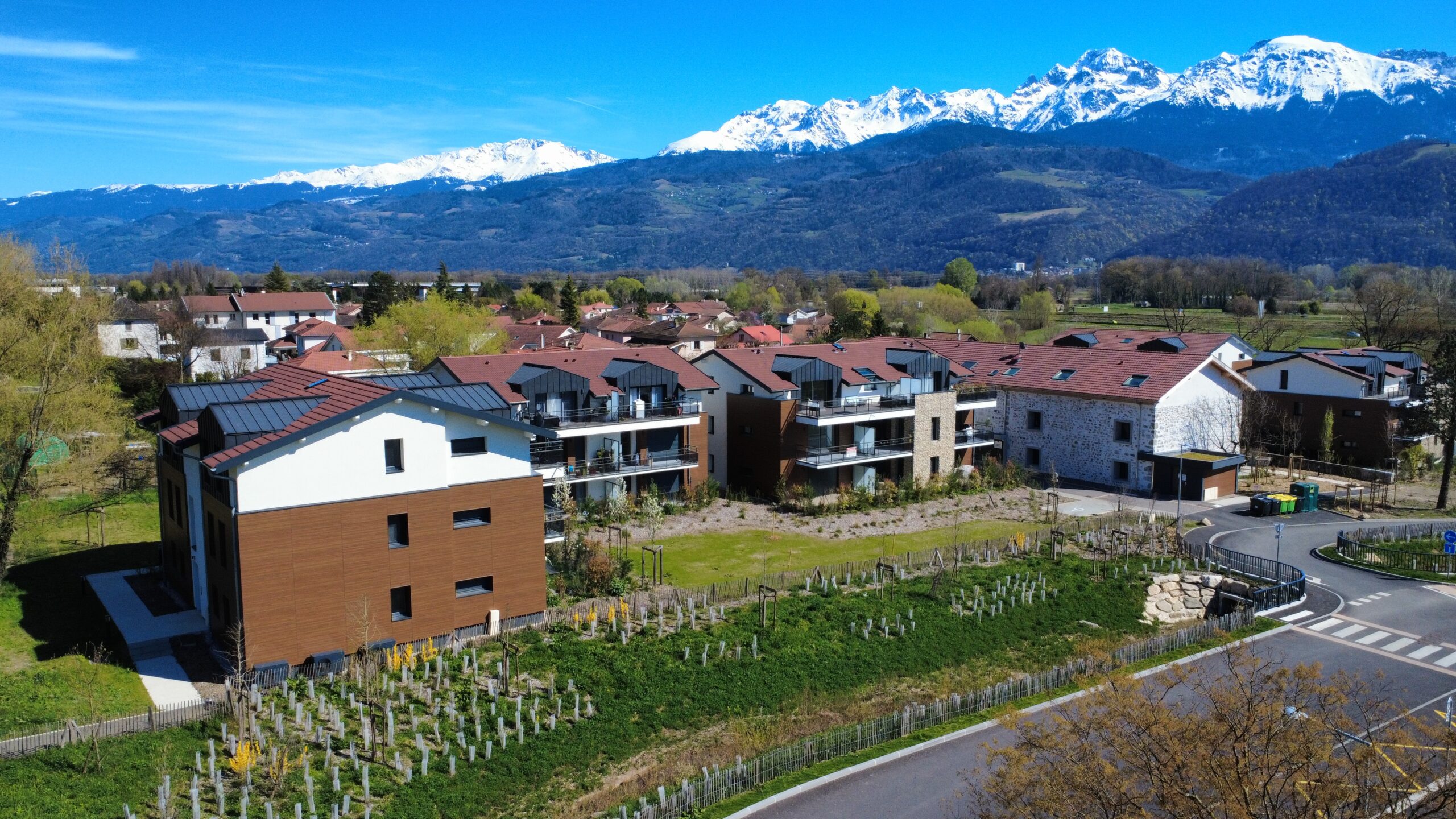 <​?php echo esc_attr( get_the_title() ); ?>